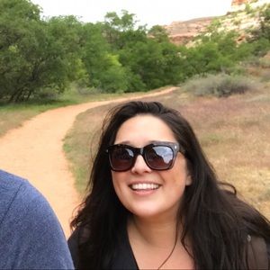 Meet your Posher, Aprille